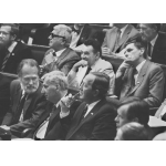 W rzędzie przed senatorem Zbigniewem Romaszewskim siedzą senatorowie August Chełkowski, Gustaw Holoubek i Edward Wende. Fot. Erazm Ciołek.